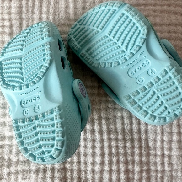 Crocs X Disney Frozen 2 Clogs Toddler Baby 4 - Picture 4 of 6